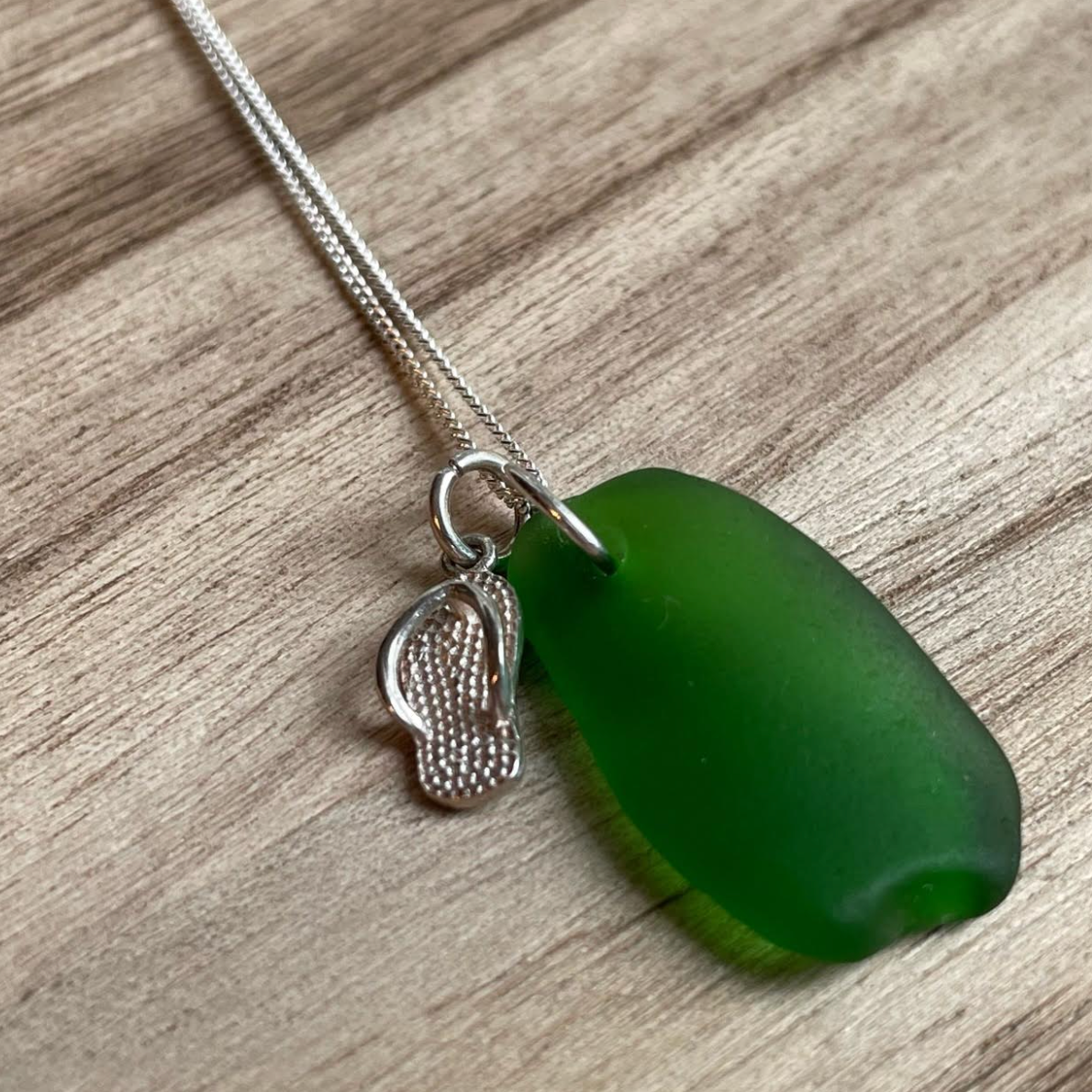 Kelly Green Pendant With Flip Flop by Shoreline Angel (SG1097)
